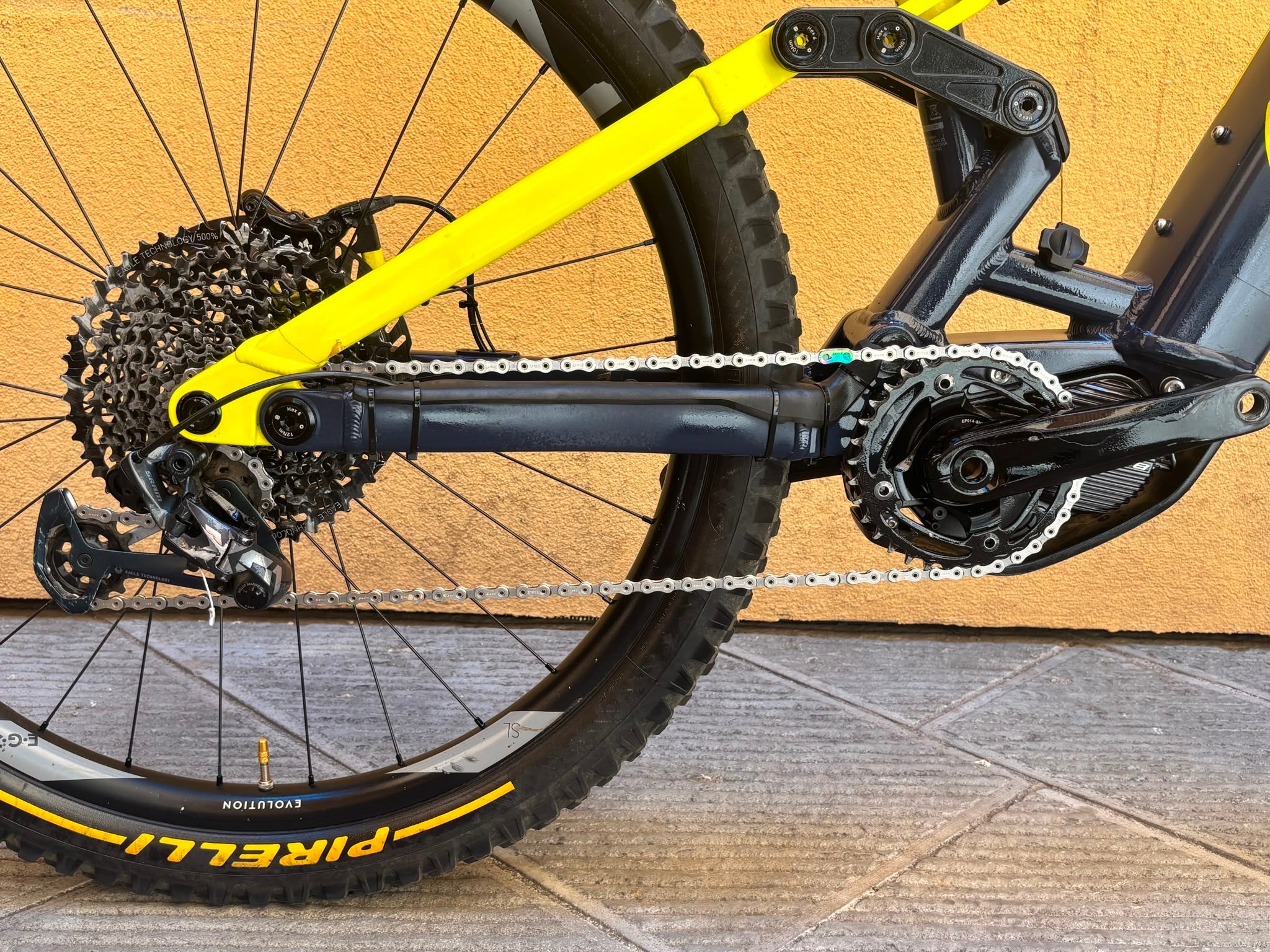 HUSKVARNA Hard Cross HC5